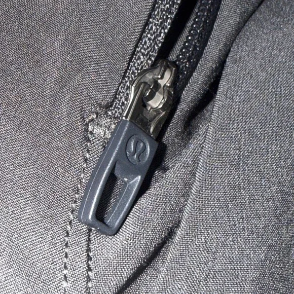 Lululemon Mens THE Short 9 Inch Charcoal Grey Mesh Panel Athletic Gym Shorts M - Picture 13 of 16